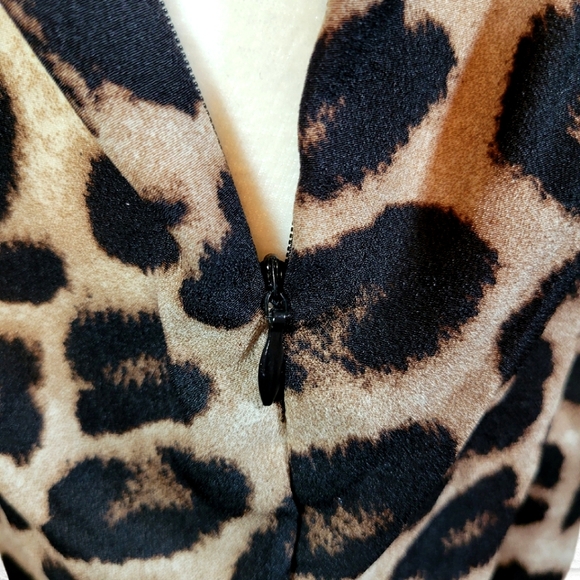 Leopard Romper w/ Ruffle Sleeves V-Neck & Side Zipper, Lightweight Material NWOT - Picture 7 of 8